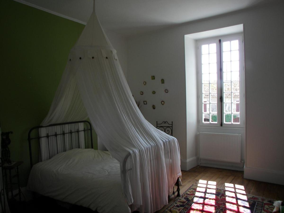 Domaine Du Noble Bed & Breakfast Saint-Jean-de-Thurac Exterior photo